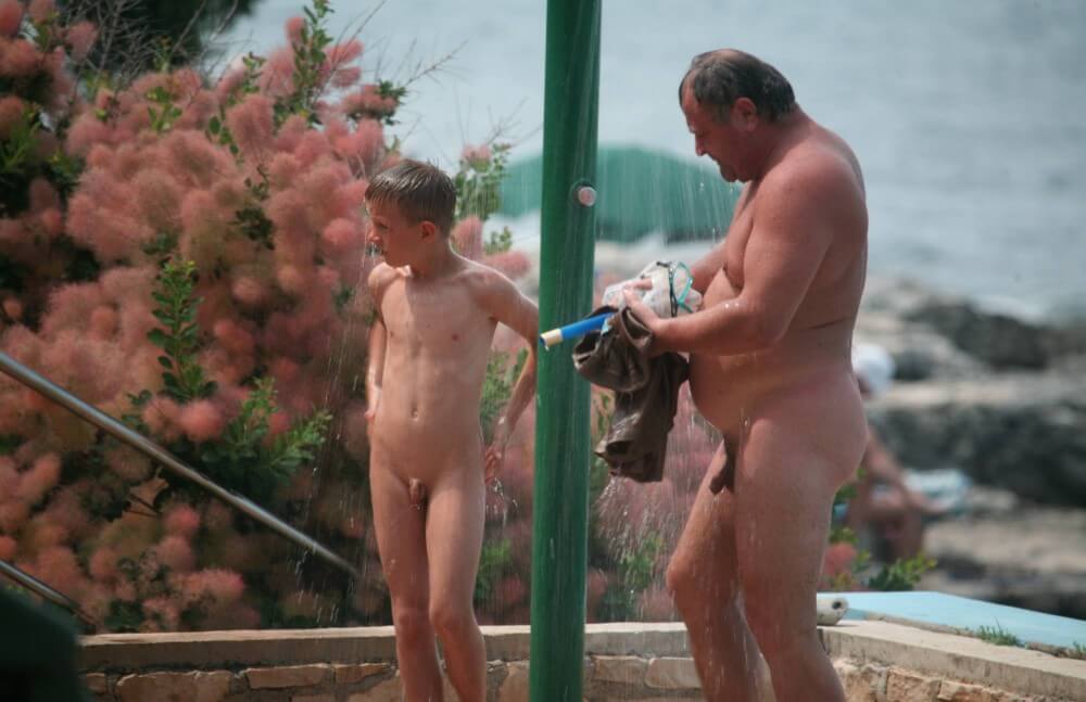 Naturist Shower Profiles pics - European Delegation of Body Freedom Advocates