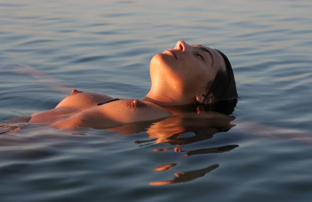 Sunlight Water to the Night pics - Home naturism in all its glory