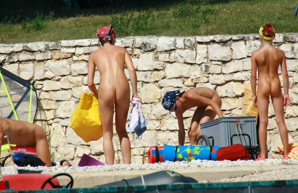 Sporty and Athletic Sands gallery - This practice of going nude was embraced by the highest ranks of the aristocracy
