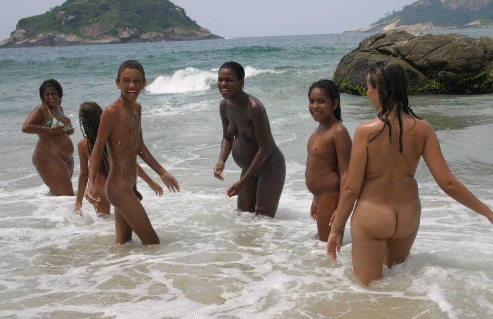 Brazils Endless Water Fun pics - The community of naturist movement supporters