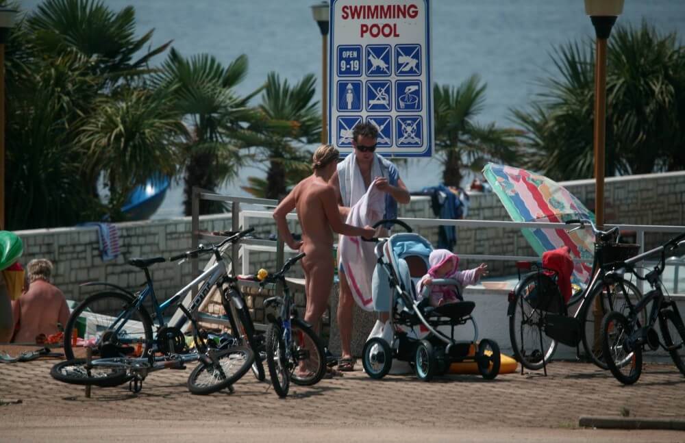 Poolside Camp Gathering pics - European Delegation of Body Freedom Advocates