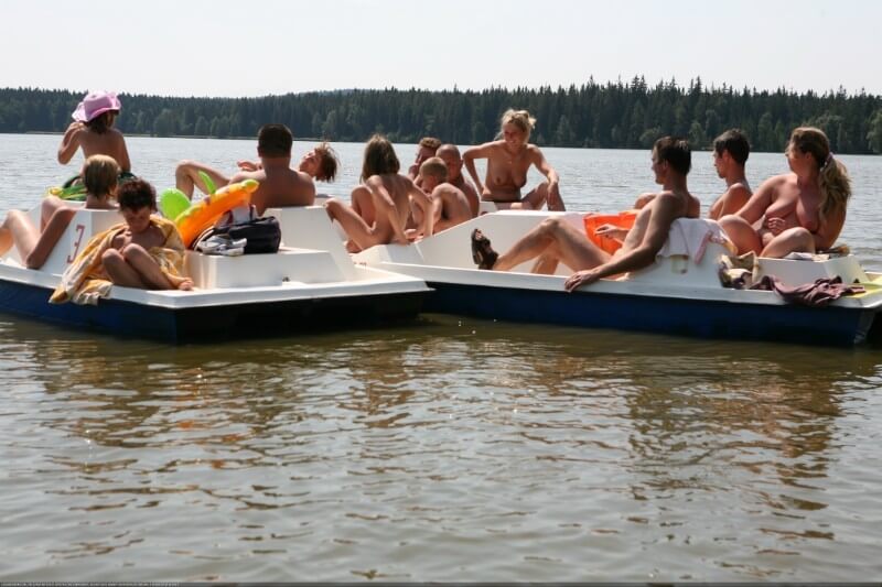 Naturis by LAKE FOREST FRIENDS - Nudity helps to overcome insecurities and boost self-esteem