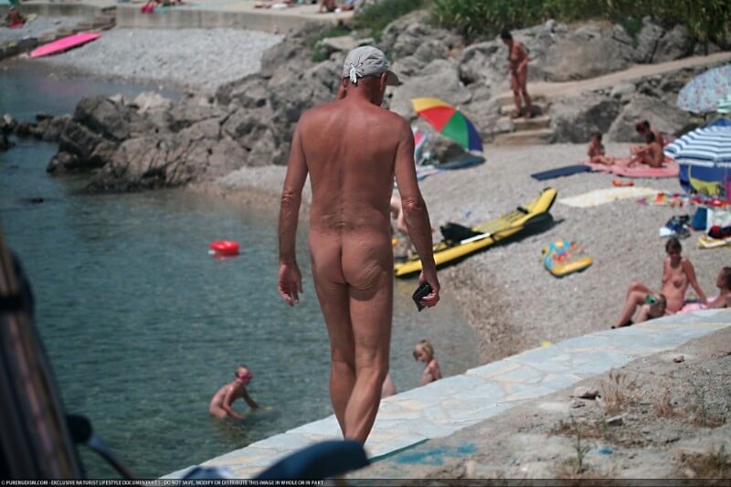 Nudist Shore Walking pics - International Naturist Federation