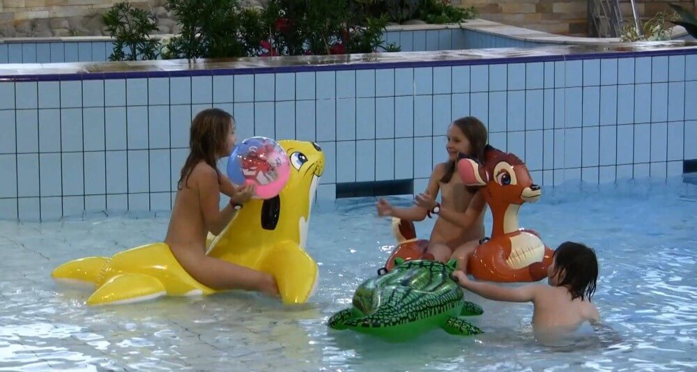 Aqua Extravaganza 1 Full HD - Freedom of choice is important for anyone who wishes to become a naturist