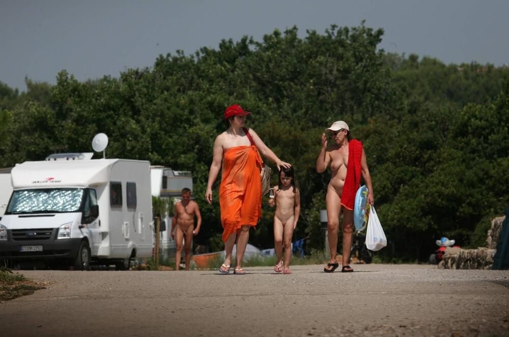 Bondi Beach Path Outskirt pics - Freedom and harmony in nudism