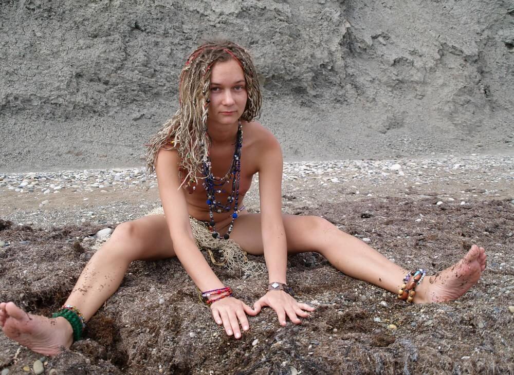 Naturists Rocky Stream Pixie Girls photos - Love for oneself and nature is the foundation of the naturist and nudist lifestyle