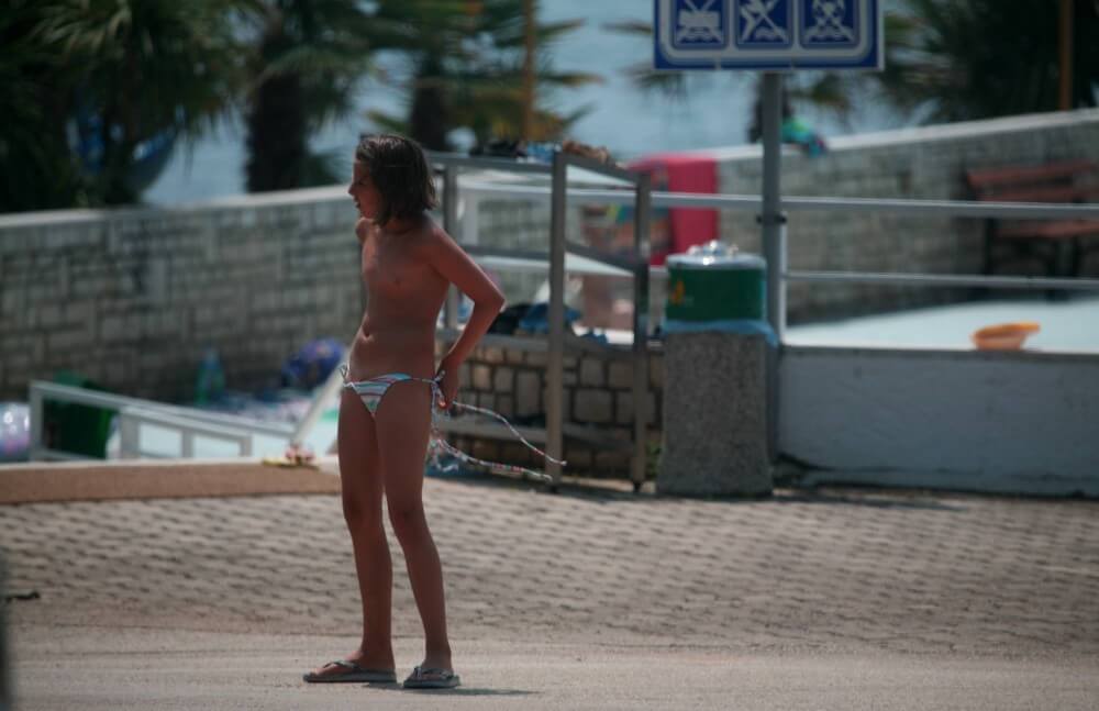Naturist Pool Walkaround pics - People seek self-development and peace of mind through nudism