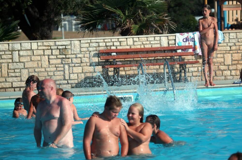 Naturist Pool Girls Profile pics - Nudism and naturism as a philosophy of life based on respect and acceptance