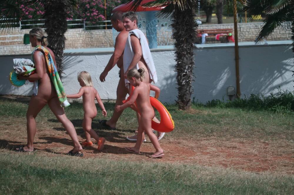 Naturist Family Movement pics - Nudity in naturism is not usually an end in itself