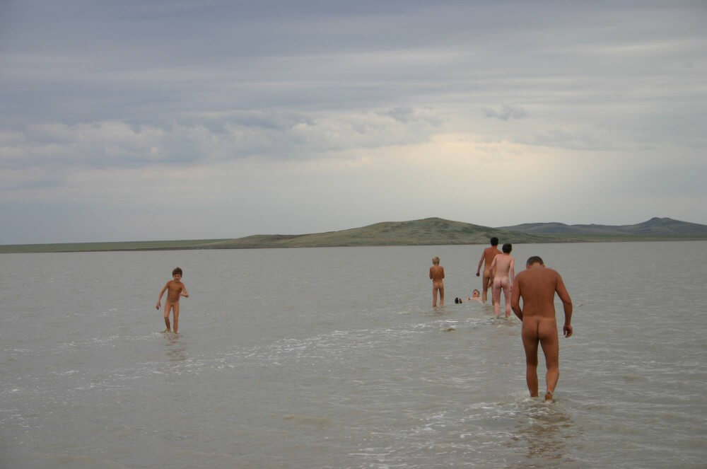 Black-Sea Body Mud Shots pics - Nudism and naturism help overcome prejudices and fears related to physical appearance