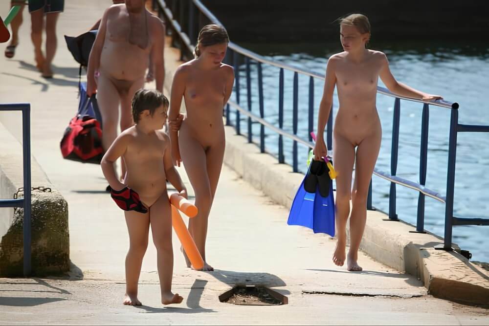 Naturism photo gallery # 11 - Nudism brings joy and pleasure