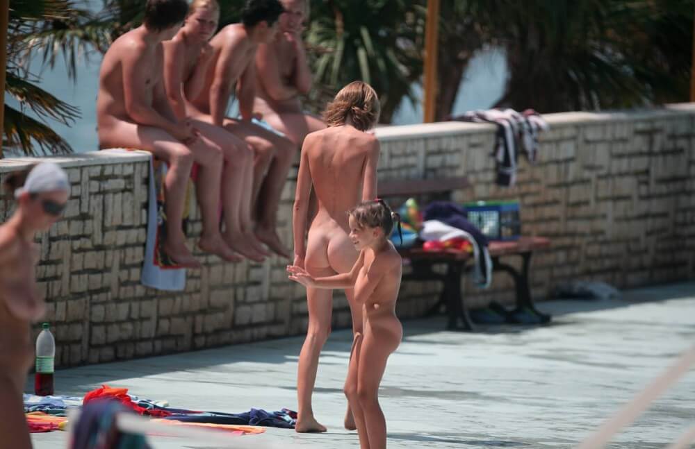 Ledge Group Naturists pics - Nudism helps strengthen friendships