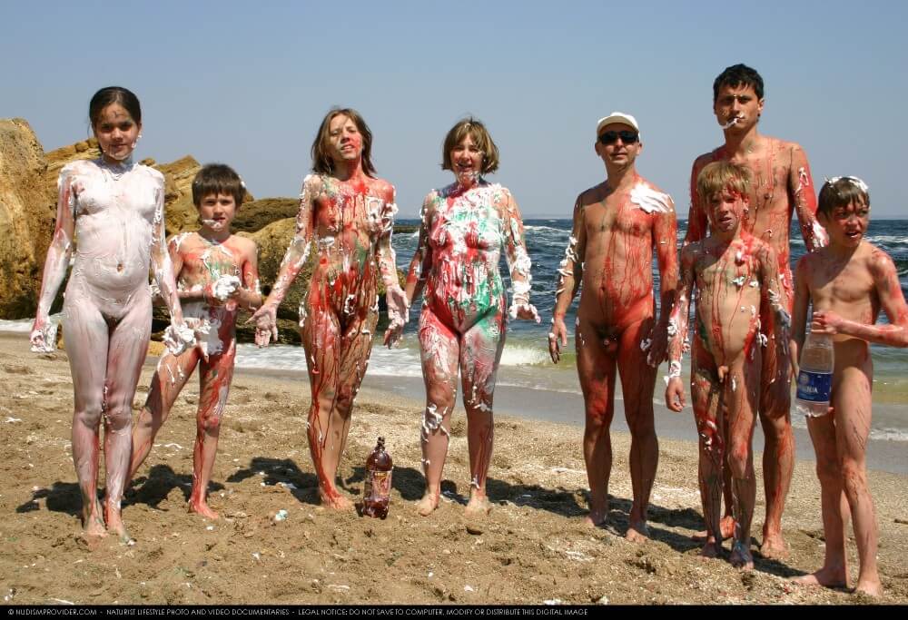 Naturism photo gallery # 58 - Living freely and naturally is the dream of naturists