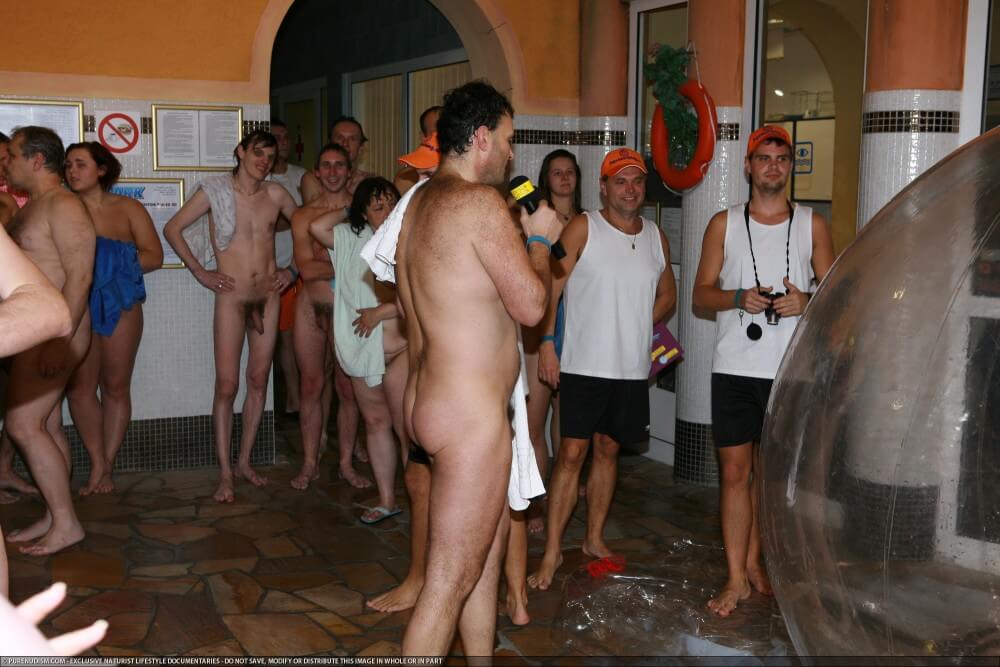 Naturism photo gallery # 56 - Openness to the world and new ideas is an important quality of naturists