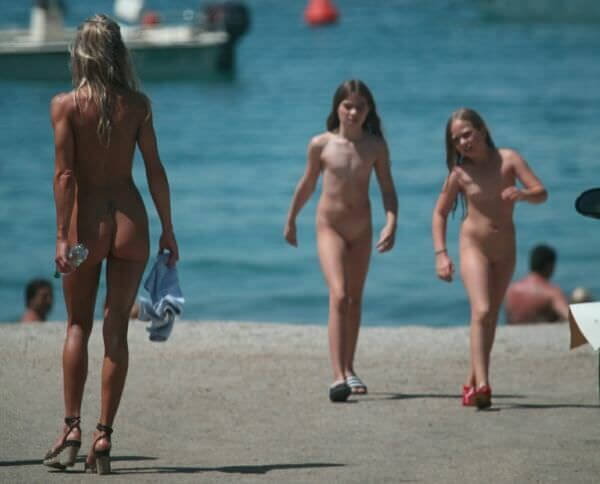 The nudism country photos - Nudism strengthens friendships and mutual respect among people