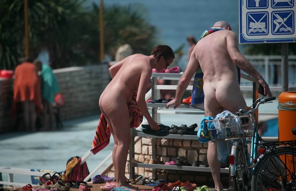 Pool Arrivals and Departures pics - Values trust and friendliness among naked people