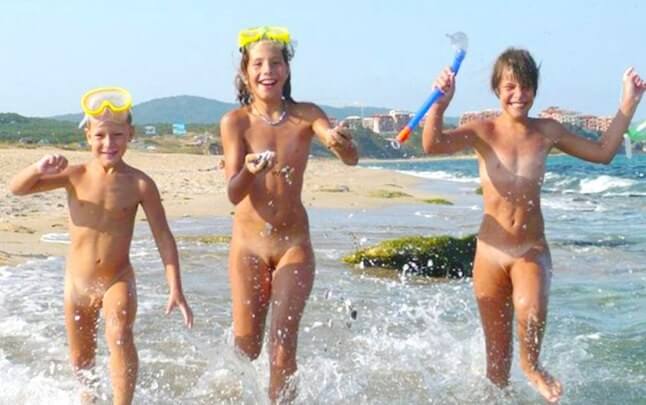 Naturism photo gallery # 27 - Naturists live in harmony with nature