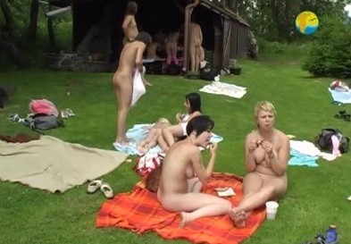 Naturist Freedom: Cottage Picnic - A Private Club for Nature Lovers