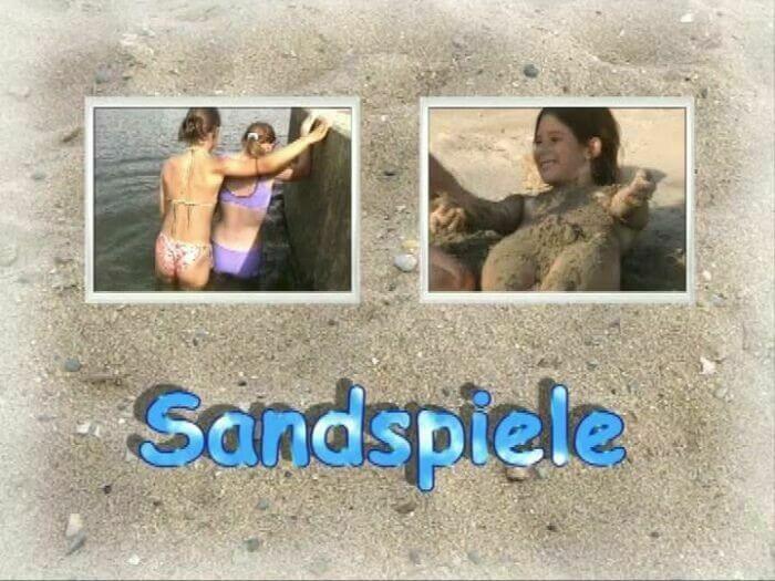 Naturistin: Sandspiele - Nudism teaches you to appreciate the present