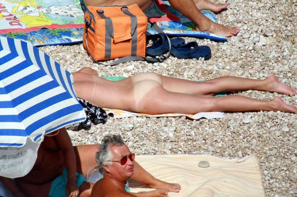 Naturists Beach Relaxation pics - Public nudism