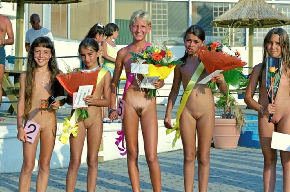 Beauty contest FR photos - Family nudism in the 21st century
