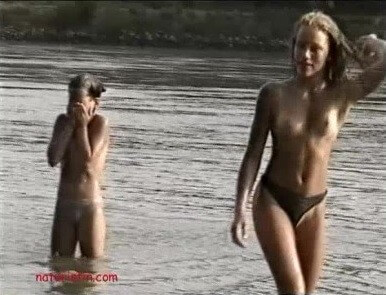 Naturistin: Dirty Girls - Nudity is an expression of naturalness and sincerity