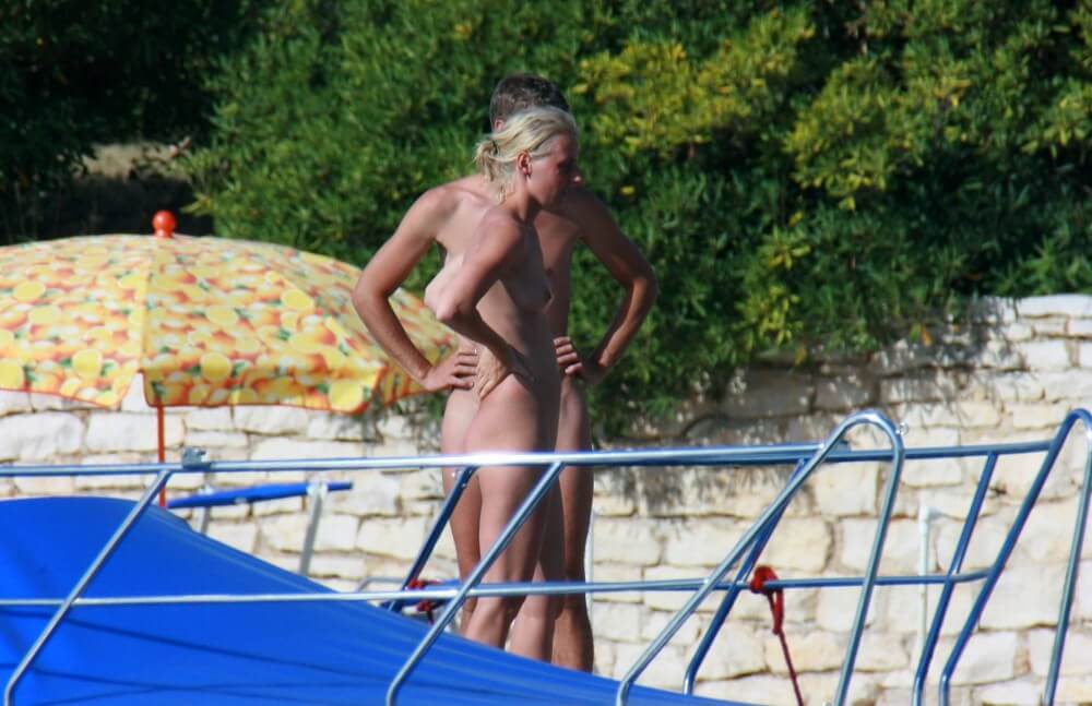 Casual Beachside Strolling pics - Naturism creates harmony with the environment