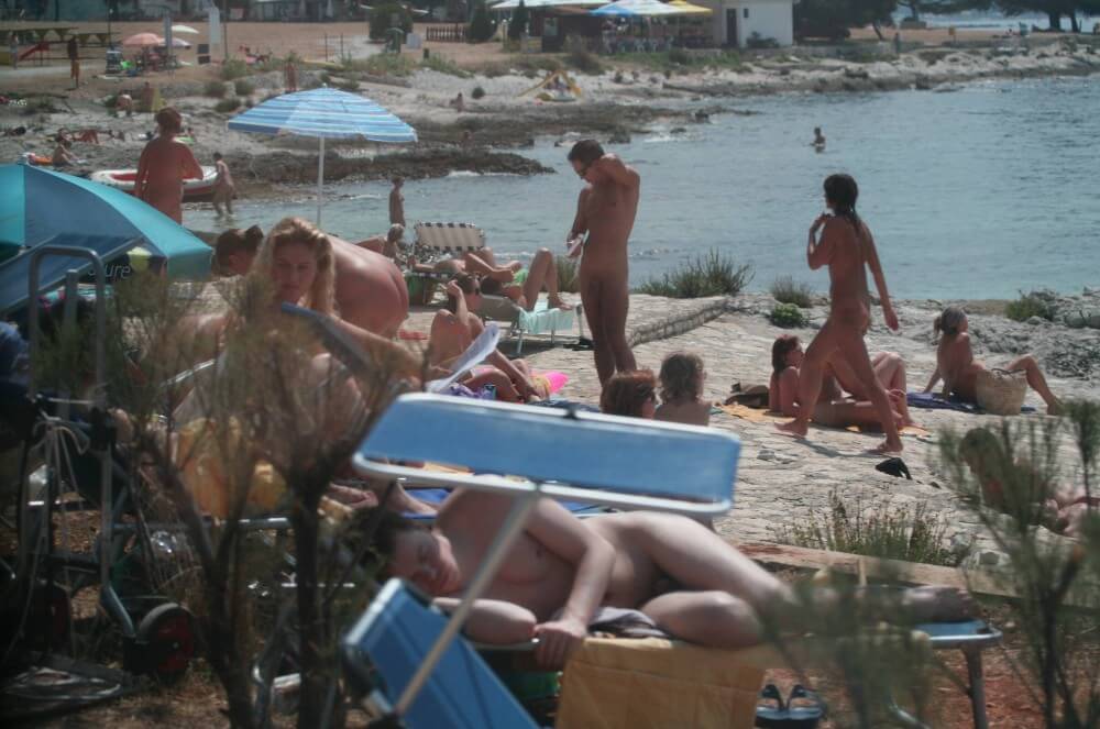 Nuda Beach Wide Outlook pics - Nudism and naturism promote inner happiness and harmony