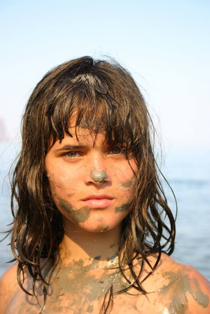 Courageous Naturist Girl pics - It helps people understand that the naked body is not an object to be judged