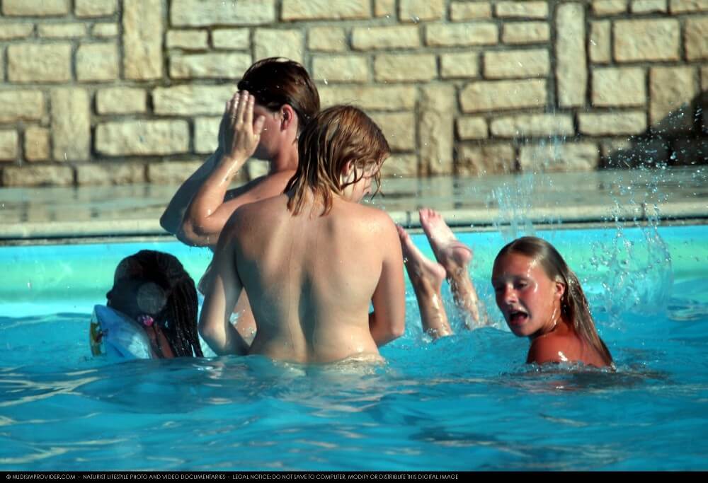 FKK water locations set 22 - A spontaneous movement toward nudity